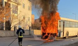 Servis otobüsü alev alev yandı!