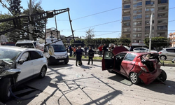 3 araçlı kaza: Yaralılar var!