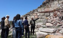 Tarih öğretmenleri Osmanlı Devleti’nden miras kalan Karacahisar Kalesi’ni gezdi