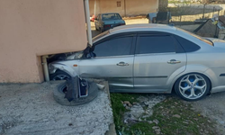 İki otomobilin çarpıştığı kazada 4 kişi yaralandı