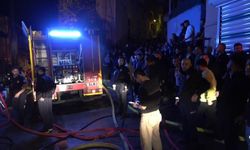 2 katlı evde çıkan yangın, bitişiğindeki 2 eve daha sıçradı