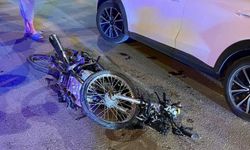 Otomobille çarpışan motosiklet hurdaya döndü!