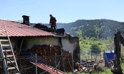Yaşlı kadına ait ev çıkan yangında kül oldu!