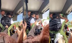 Lise öğrencisi tartıştığı otobüs şoförünün üzerine yürüdü, arkadaşları o anları kayda aldı
