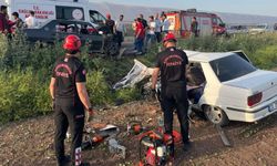 İki otomobil kafa kafaya çarpıştı: 6 yaralı!
