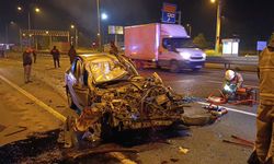 Otomobil kamyonun altına girdi, sürücü ağır yaralandı