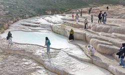 Van'ın travertenlerine ziyaretçi akını