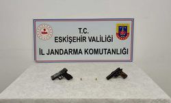 Ruhsatsız tabanca satmaya çalışırken yakalandı