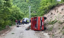 Artvin'de iş makinesi kaza yaptı: 1 ölü, 2 yaralı