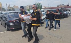 Park halindeki otomobillerden 500 bin TL'lik hırsızlık yapan 3 şüpheli yakalandı