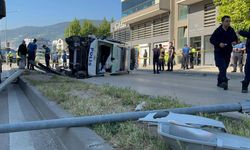 Kadına şiddet ihbarından dönen polis aracı takla attı: 2'si polis 4 yaralı