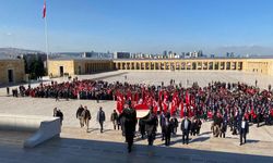 Bakan Bak'tan gençler ve sporcularla Anıtkabir'e ziyaret