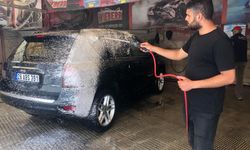 Araçlarını kendi yıkayan vatandaşlar zarar ediyor