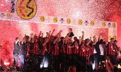 Eskişehirspor kupasını coşkuyla kaldırdı