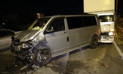 3 kamyon, tur aracı ve otomobilin karıştığı zincirleme kaza: 3 yaralı