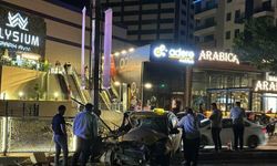Otomobil refüjdeki bariyerlere çarptı: 1 yaralı