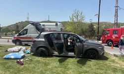 2 araç kavşakta çarpıştı, 3’ü çocuk 6 kişi yaralandı