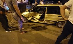 Kamyonet ile otomobil çarpıştı: 4 yaralı