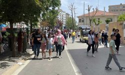 Sıcak havayı fırsat bilen vatandaşlar şehir merkezlerinde yoğunluk oluşturdu