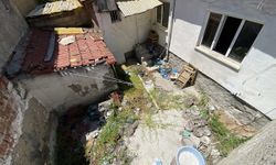 Çöp ev mahalleliyi isyan ettirdi