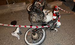 Kırmızı ışıkta geçen motosiklet sürücüsü minibüse çarptı: 1 ölü!