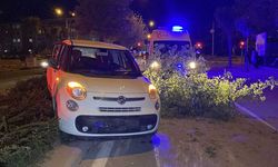 Otomobille refüje dalan sürücü kaza sonrası aracı ve yaralıları bırakıp kaçtı