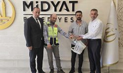 Yerde bulduğu 111 bin 500 lirayı sahibine ulaştırdı