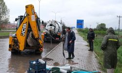 Sağanak yolları göle çevirdi!