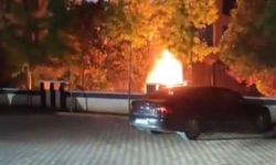Park halindeki otomobil alev topuna döndü!