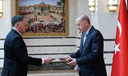 Cumhurbaşkanı Erdoğan'a 5 ülkenin büyükelçisinden güven mektubu