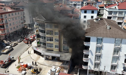 İş yeri deposunda korkutan yangın: 10 kişi tahliye edildi