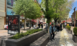 Eskişehir'de havalar ısındı: O cadde dolup taştı!