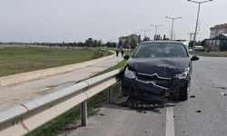Otomobiller çarpıştı: 2 yaralı
