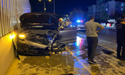 İki araç kafa kafaya çarpıştı: 5 yaralı