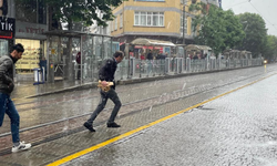 Eskişehir'de yağmur vatandaşlara zor anlar yaşattı