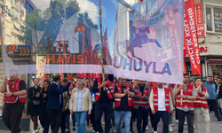 Eskişehir’de CHP’li gençlikten ıslıklı yürüyüş