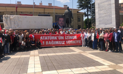 Eskişehir’de ADD, ÇYDD ve Eğitim-İş’ten ortak çelenk töreni