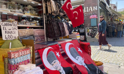 Eskişehir'de dükkânlar Türk bayraklarıyla donatıldı