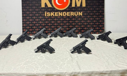 Motor kısmı başta olmak üzere her yerine silah saklanan araç polisten kaçamadı
