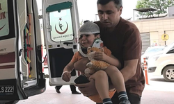 Kazada yaralandı, oyuncağını elinden hiç bırakmadı!