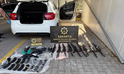 Uyuşturucu sandılar, silah deposu çıktı: Otomobili kullanan şoför polisti