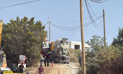 Beton mikseri ile kayan kamyonetin arasında kalan sürücü hayatını kaybetti