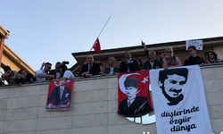 Anadolu Üniversitesi’nde bayrak krizi: Mahmut Tanal söz verdi!