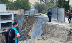 İnşaat çalışması sırasında yol çöktü