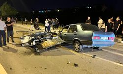 Lüks araçla çarpışan Tofaş ikiye bölündü
