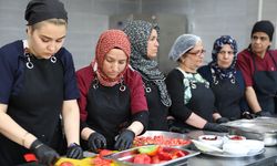 Dünya mutfağı ve yöresel yemekler kadınların elinde tat buluyor