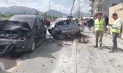 Erzurum’da Freni Boşalan Beton Mikseri Devrildi: Araçlar Hurdaya Döndü