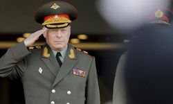 Putin, Kara Kuvvetleri Komutanı Salyukov'u görevden aldı