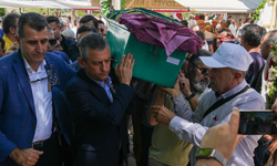 CHP lideri Özel Manisa'da cenaze törenine katıldı