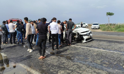 Minibüs ile otomobil çarpıştı: Yaralılar var!